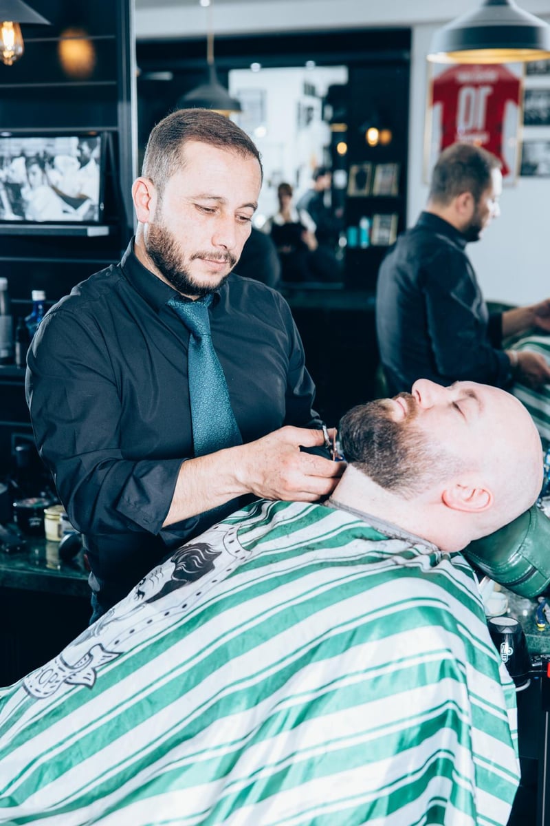 Hazhar — Senior Barber