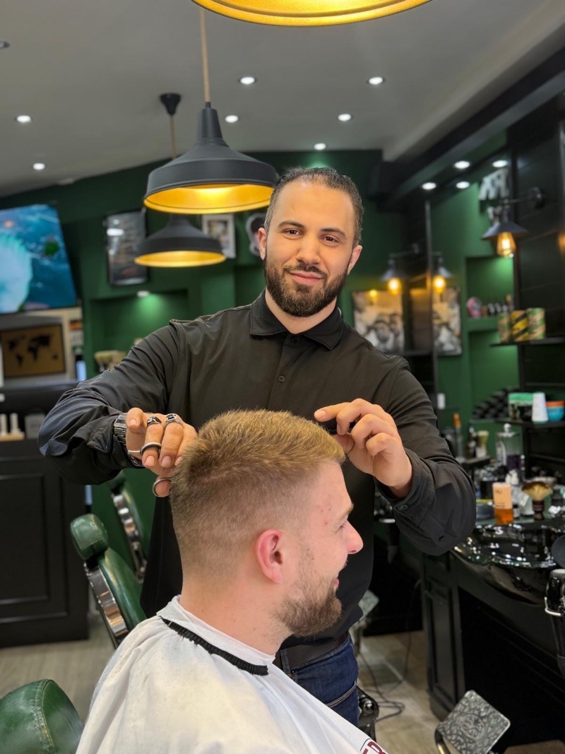 Mo — Senior Barber